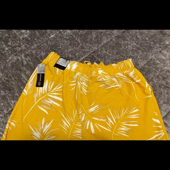 SOHO APPAREL Vibrant Yellow Pants with Leaf Design/size M - Picture 4 of 9